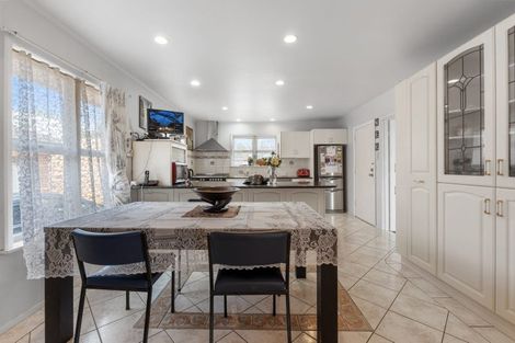 Photo of property in 10 Brains Road, Kelston, Auckland, 0602