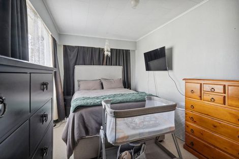 Photo of property in 114 Gloaming Hill, Titahi Bay, Porirua, 5022