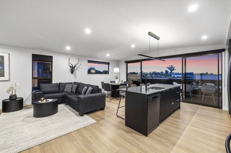 Photo of property in 31 Hinaki Street, Poike, Tauranga, 3112