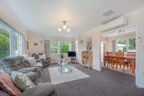 Photo of property in 16 Redwood Avenue, Tawa, Wellington, 5028