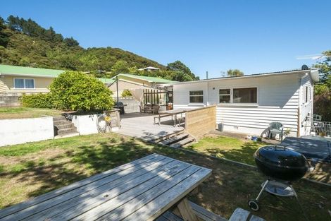 Photo of property in 2 Volkner Grove, Waterloo, Lower Hutt, 5011