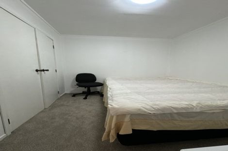 Photo of property in 2/38 Ballater Place, Highland Park, Auckland, 2010