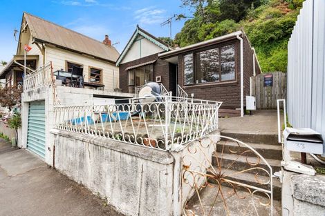Photo of property in 33 Marine Parade, Bluff Hill, Napier, 4110