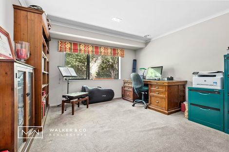 Photo of property in 30 Aragon Grove, Kingsley Heights, Upper Hutt, 5018