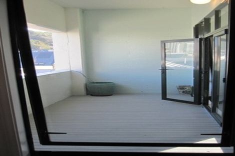 Photo of property in Endeavour Apartments, 13/125 Thorndon Quay, Pipitea, Wellington, 6011