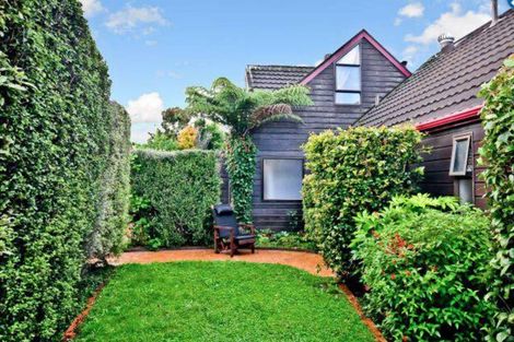 Photo of property in 23 Kensington Place, Fairfield, Hamilton, 3214