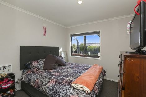 Photo of property in 122 Pohutukawa Place, Waiwhakaiho, New Plymouth, 4312