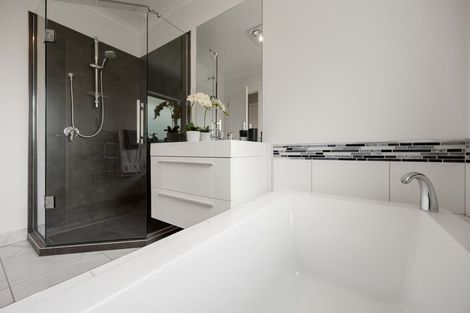 Photo of property in 16 Derwent Place, Flagstaff, Hamilton, 3210