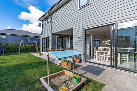 Photo of property in 2 Taikura Avenue, Red Beach, 0932