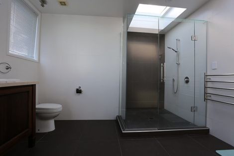 Photo of property in 77 Cliff Road, Torbay, Auckland, 0630