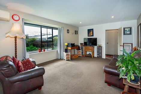 Photo of property in 21 Laing Crescent, Heathcote Valley, Christchurch, 8022