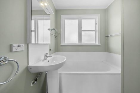 Photo of property in 10 Greenview Way, Miramar, Wellington, 6022