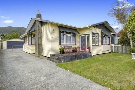 Photo of property in 5 Moana Grove, Waiwhetu, Lower Hutt, 5010