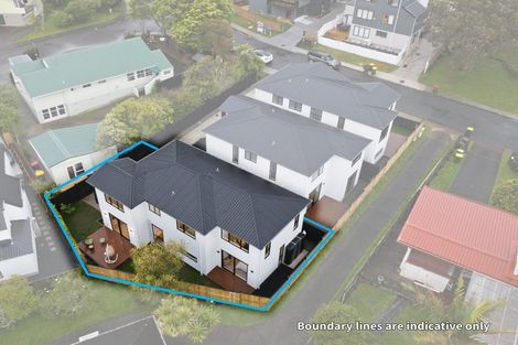 Photo of property in 8c Catalina Crescent, Forrest Hill, Auckland, 0620