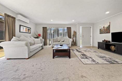 Photo of property in 15 Hocken Place, Mangere Bridge, Auckland, 2022