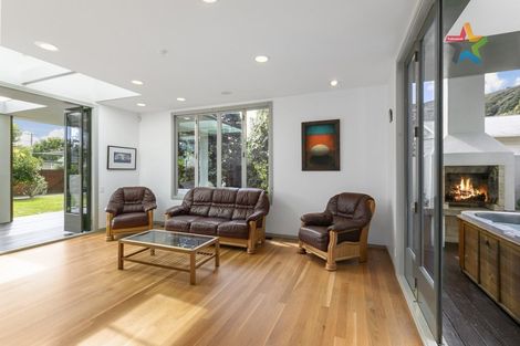 Photo of property in 437 Muritai Road, Eastbourne, Lower Hutt, 5013