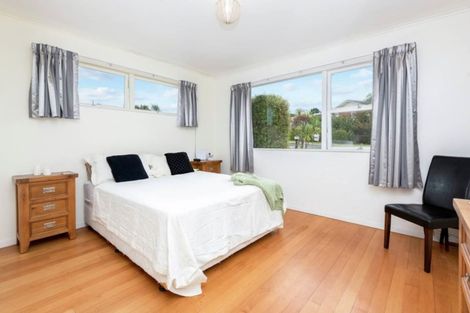 Photo of property in 21 Bert Wilson Place, Cockle Bay, Auckland, 2014