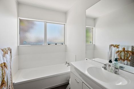 Photo of property in 30b Yeats Crescent, Fairfield, Hamilton, 3214