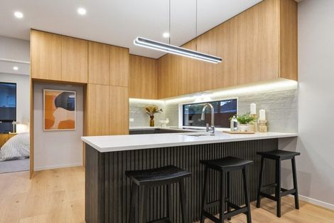 Photo of property in 8c Catalina Crescent, Forrest Hill, Auckland, 0620