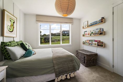 Photo of property in 5 Lens Way, Acacia Bay, Taupo, 3385
