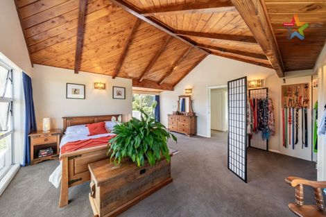 Photo of property in 14 Te Whiti Grove, Korokoro, Lower Hutt, 5012