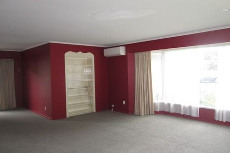Photo of property in 220 Memorial Avenue, Burnside, Christchurch, 8053