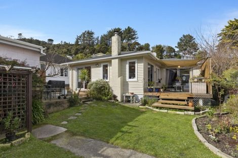 Photo of property in 32 Lowry Crescent, Stokes Valley, Lower Hutt, 5019