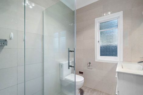 Photo of property in 11 Craigbank Avenue, New Lynn, Auckland, 0600