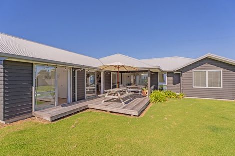 Photo of property in 44 Longreach Drive, Cooks Beach, Whitianga, 3591