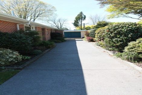 Photo of property in 32 Bryndwr Road, Fendalton, Christchurch, 8052