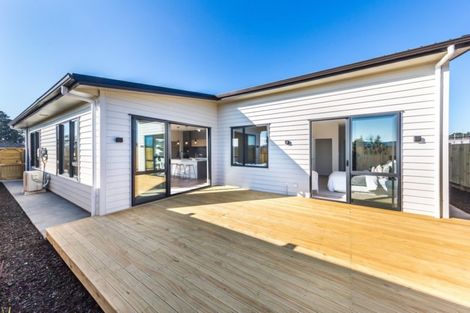 Photo of property in 11 Ropere Street, Kumeu, 0810