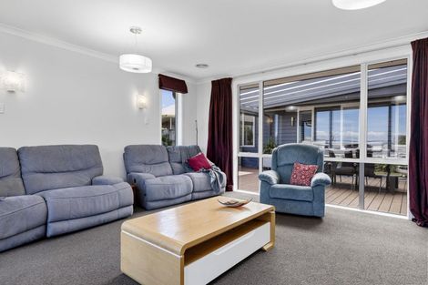 Photo of property in 7 Magnolia Rise, Waipahihi, Taupo, 3330