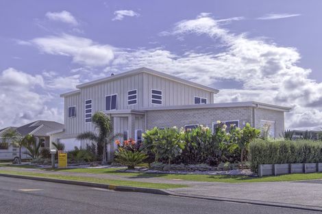 Photo of property in 30 Surfers Avenue, Waihi Beach, 3611