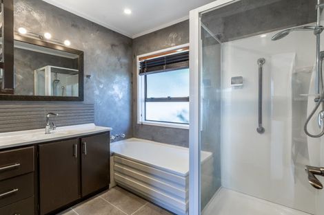 Photo of property in 1/10 Bolton Street, Blockhouse Bay, Auckland, 0600