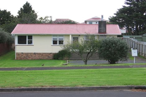 Photo of property in 4 Grande Vue Road, Papatoetoe, Auckland, 2025