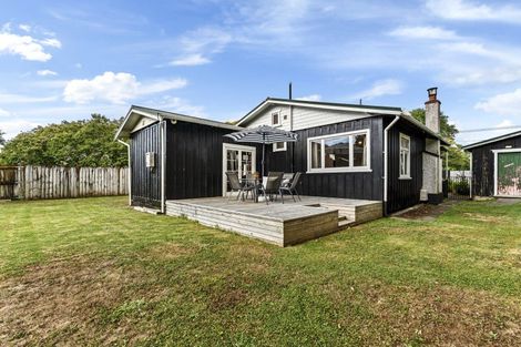 Photo of property in 11 Woodleigh Street, Frankleigh Park, New Plymouth, 4310