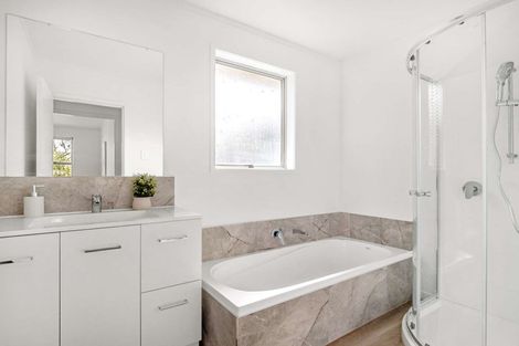 Photo of property in 9 Tahu Crescent, Sunnynook, Auckland, 0620