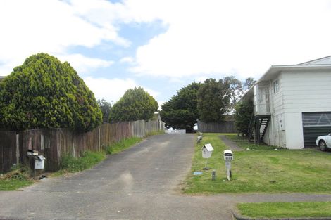 Photo of property in 2/13 Frobisher Way, Clendon Park, Auckland, 2103