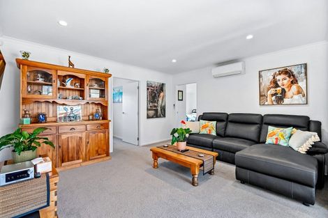 Photo of property in 20 Kowi Lakes Drive, One Tree Point, 0118