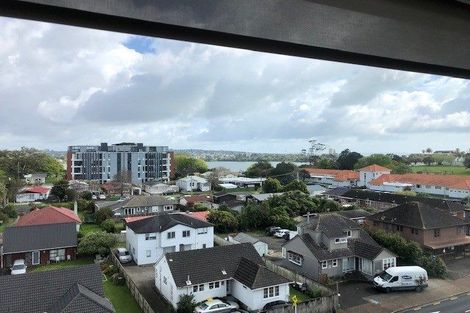 Photo of property in Frank Sargeson Apts, 503/80 Anzac Street, Takapuna, Auckland, 0622