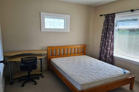 Photo of property in 11 Avonhead Road, Avonhead, Christchurch, 8042