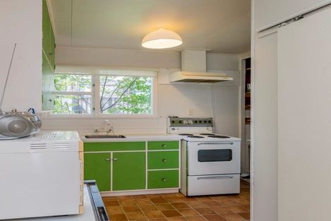 Photo of property in 17 Hughes Street, Waikanae Beach, Waikanae, 5036