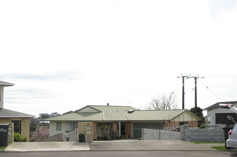 Photo of property in 8 Larsen Place, Merrilands, New Plymouth, 4312