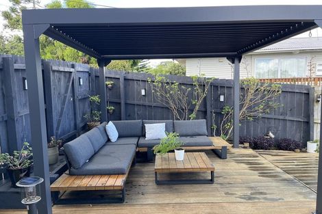 Photo of property in 17 Limmer Place, Browns Bay, Auckland, 0632