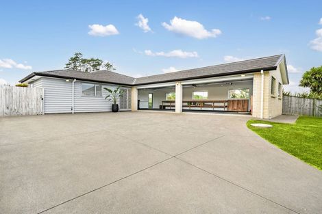 Photo of property in 21 Eric Farley Drive, Kumeu, 0810