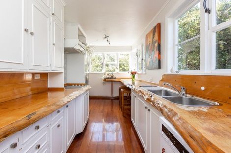 Photo of property in 10 Barker Road, Marewa, Napier, 4110