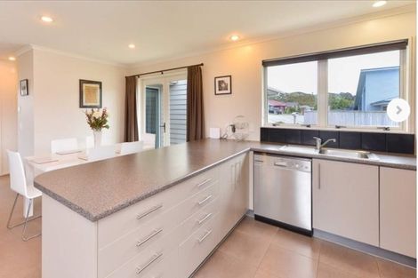 Photo of property in 31 Mcewen Crescent, Riverstone Terraces, Upper Hutt, 5018