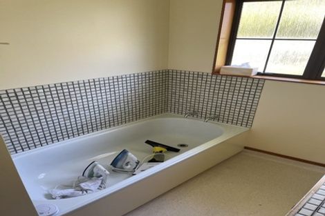 Photo of property in 5 Thatcher Crescent, Crofton Downs, Wellington, 6035