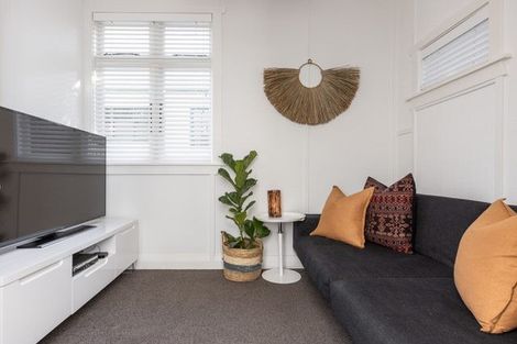 Photo of property in 44 Faraday Street, Hospital Hill, Napier, 4110