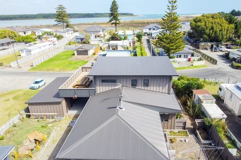 Photo of property in 27 Hall Place, Foxton Beach, Foxton, 4815